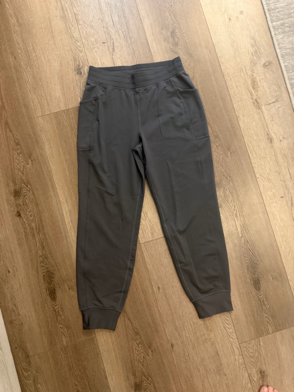 Fabletics Women’s Charcoal Black Jogger Pants